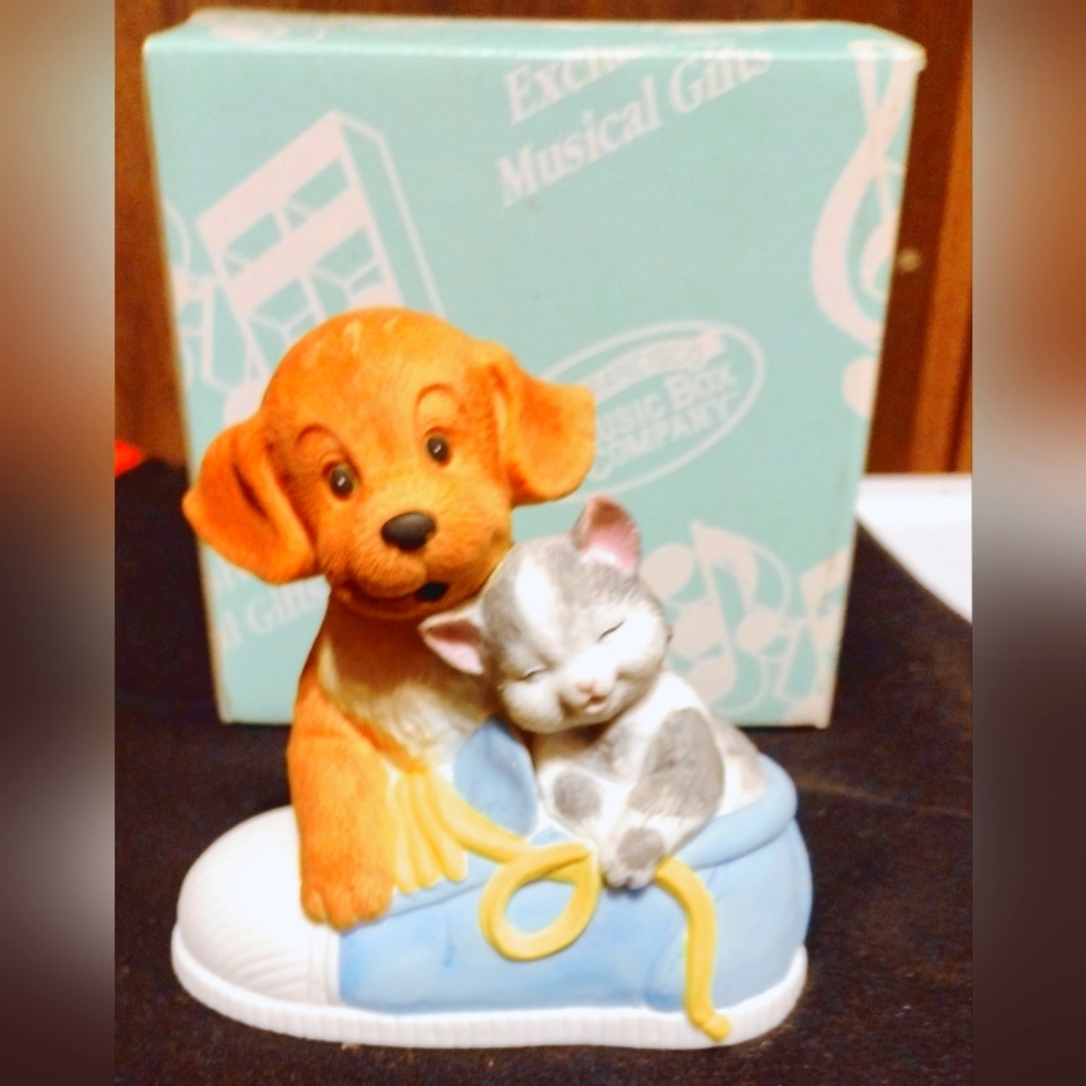 Vintage San Francisco Music Box Company Puppy and Kitten Music plays Playmates